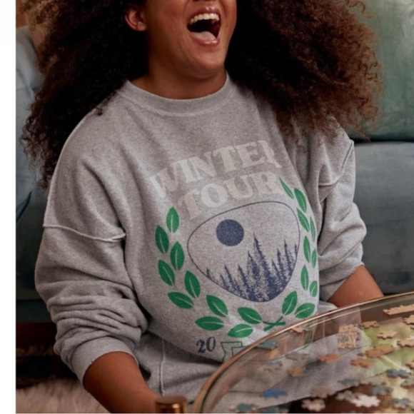 ☘️ 3/$17 Aerie Gray Winter Tour Women's Sweatshirt - Picture 9 of 13